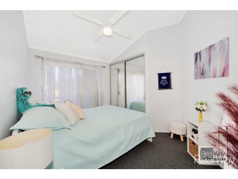 1 Hilltop Avenue, Qunaba QLD 4670