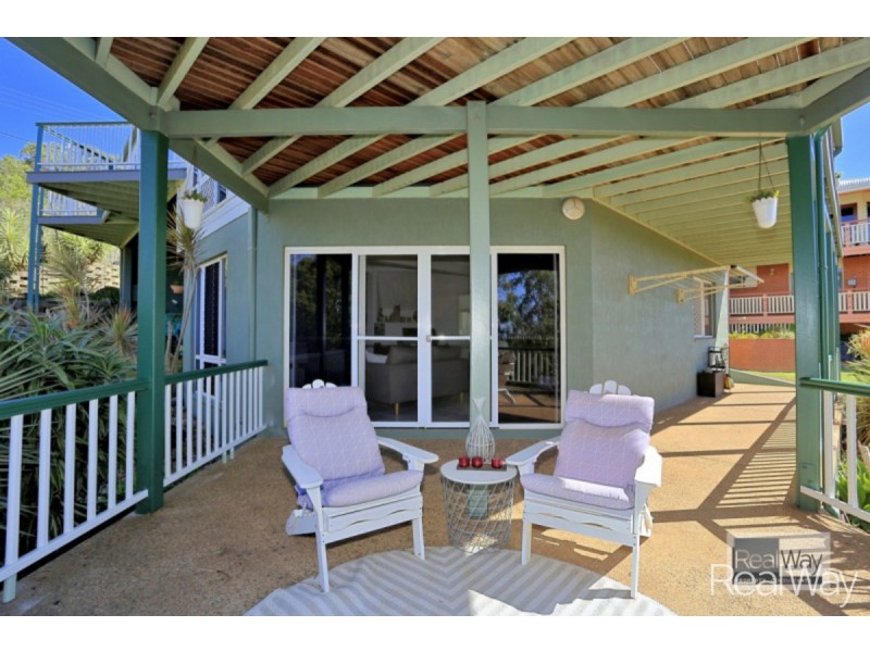 1 Hilltop Avenue, Qunaba QLD 4670