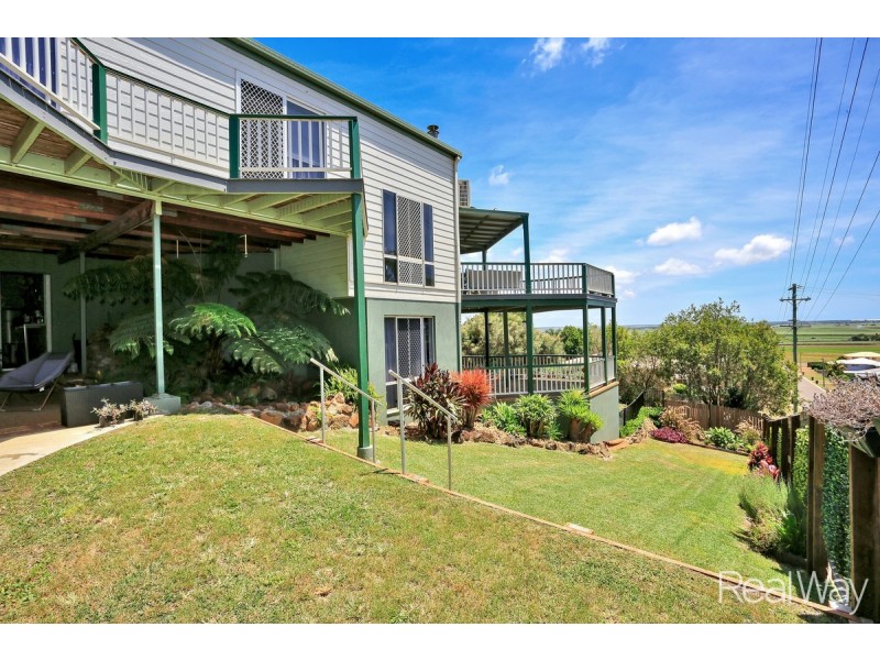 1 Hilltop Avenue, Qunaba QLD 4670