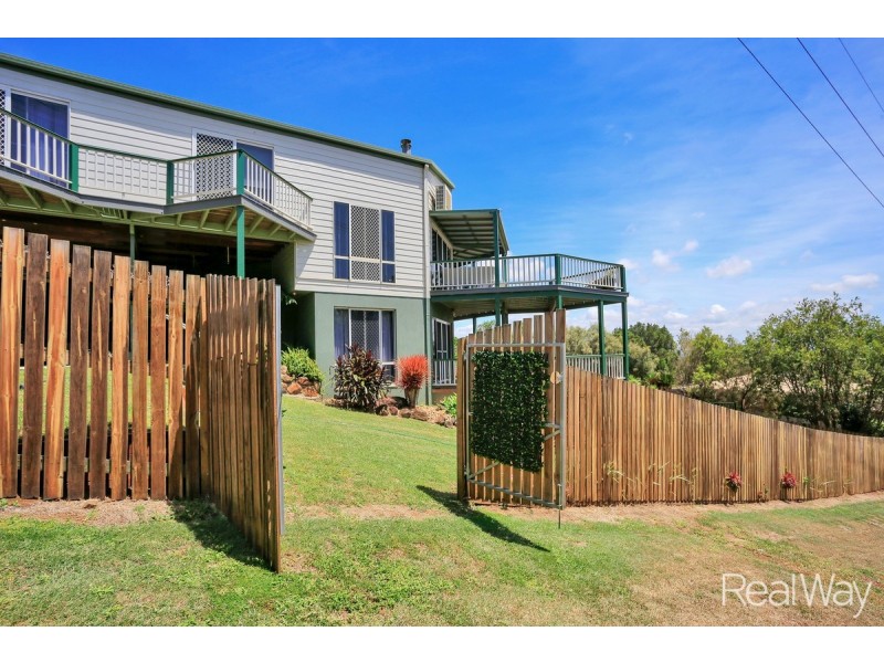 1 Hilltop Avenue, Qunaba QLD 4670