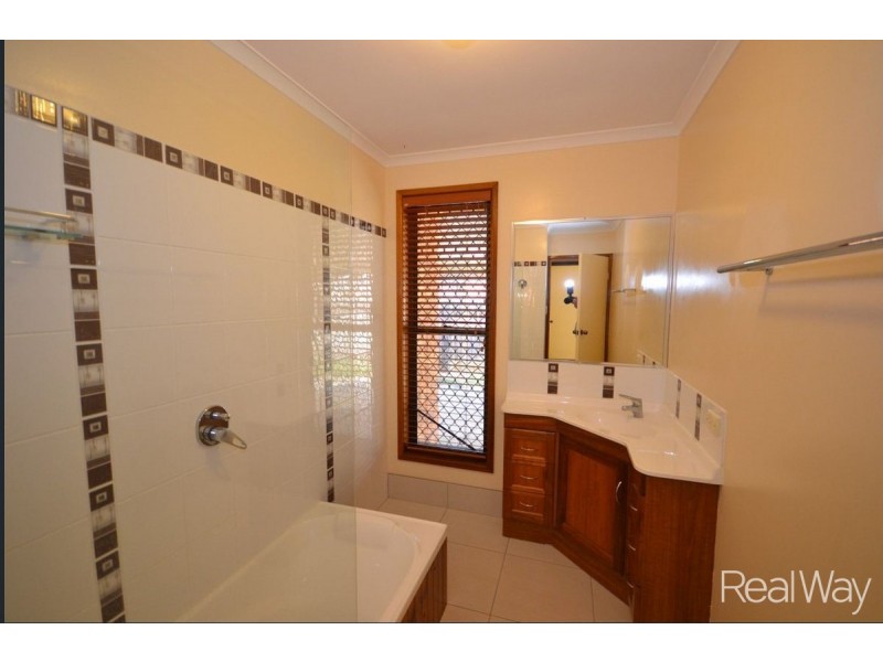 18A McLachlan Drive, Avenell Heights QLD 4670