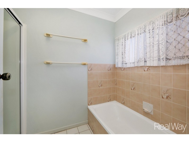 27 Sloane Street, Kalkie QLD 4670