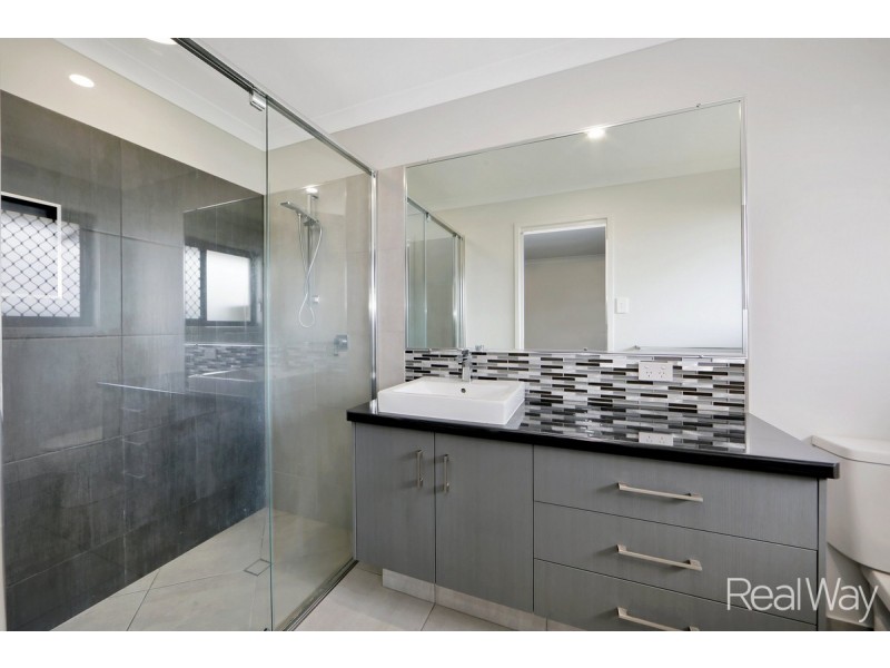 2 Venezia Court, Ashfield QLD 4670
