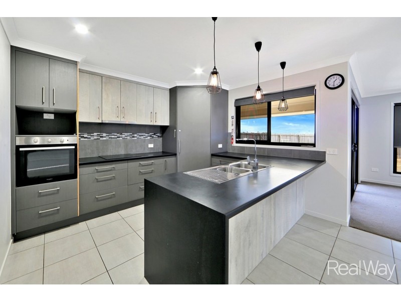 2 Venezia Court, Ashfield QLD 4670