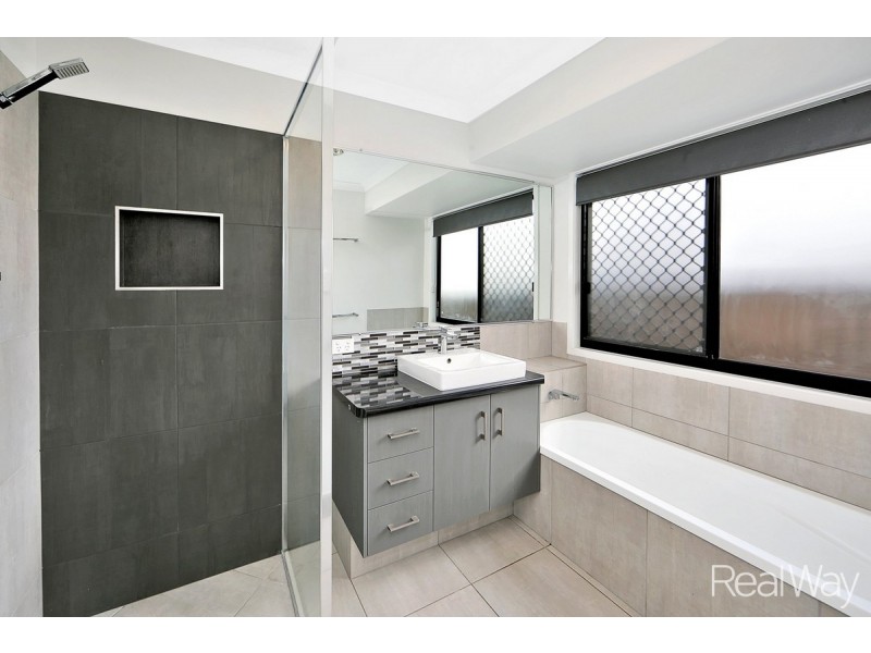 2 Venezia Court, Ashfield QLD 4670