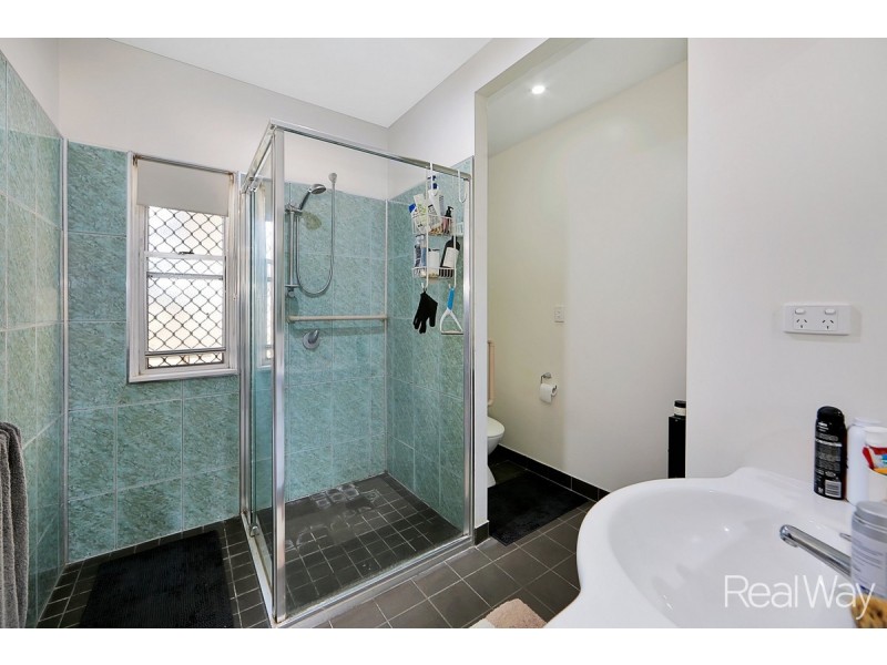 21 Avenell Street, Avenell Heights QLD 4670