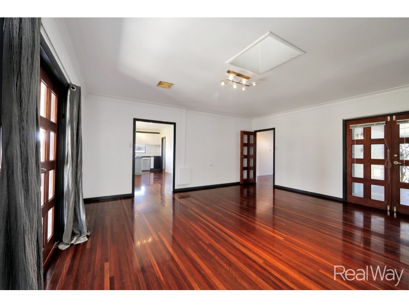 1 Lovers Walk, Thabeban QLD 4670