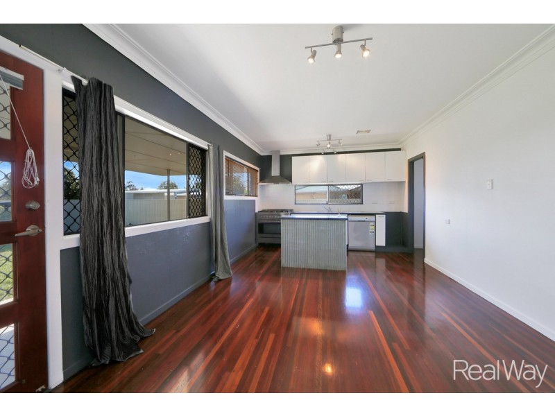 1 Lovers Walk, Thabeban QLD 4670