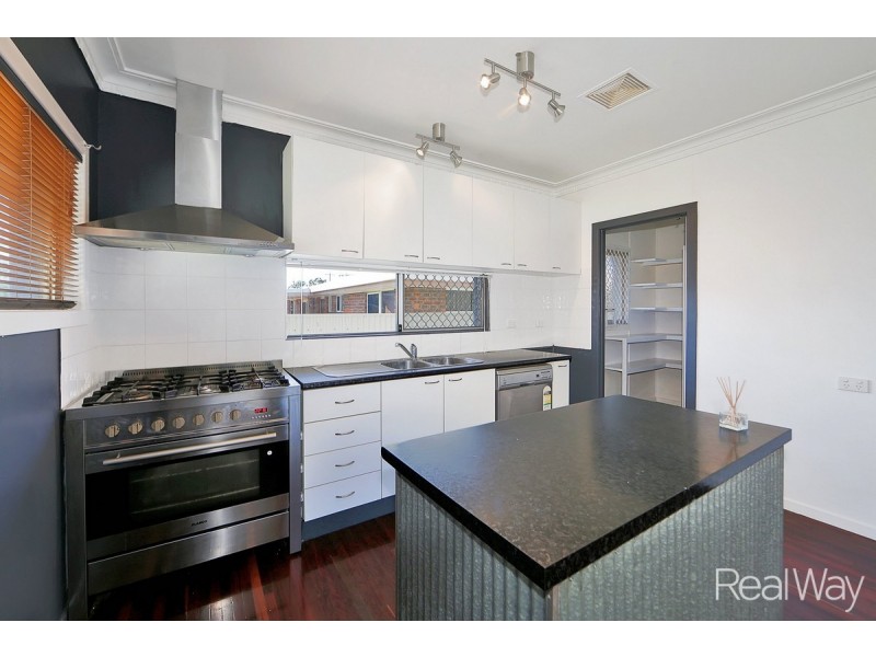 1 Lovers Walk, Thabeban QLD 4670