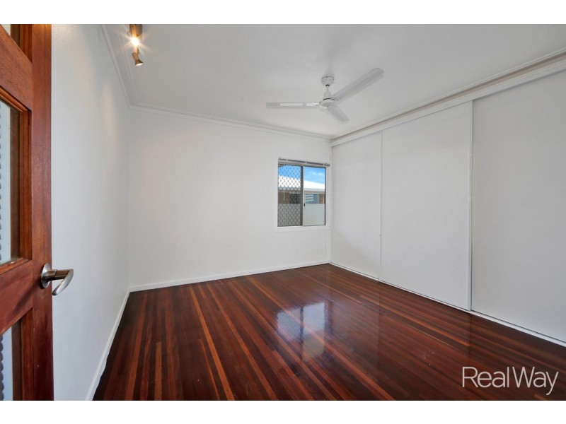 1 Lovers Walk, Thabeban QLD 4670