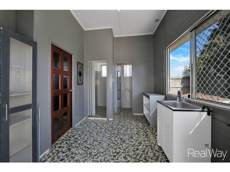 1 Lovers Walk, Thabeban QLD 4670
