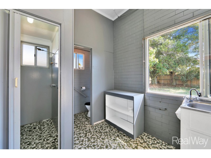 1 Lovers Walk, Thabeban QLD 4670