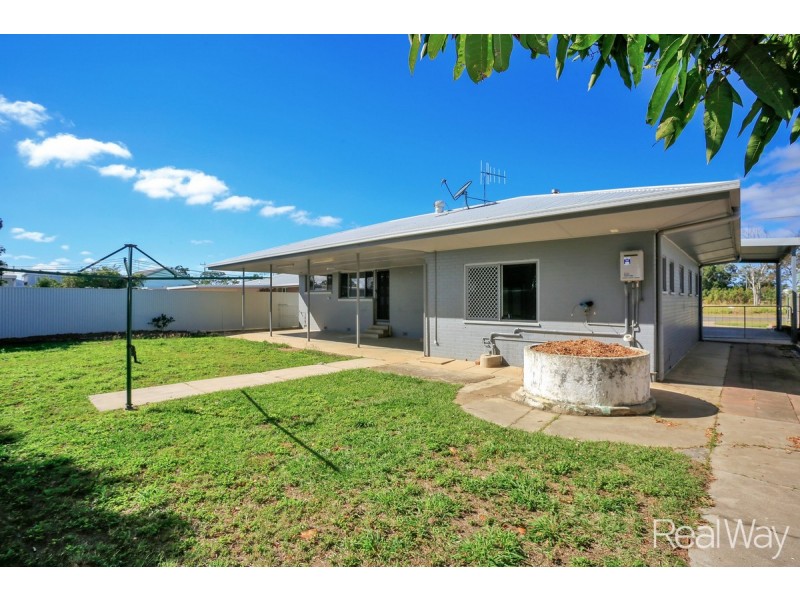 1 Lovers Walk, Thabeban QLD 4670