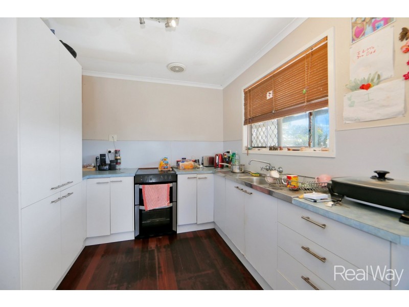16 Palm Court, Moore Park Beach QLD 4670