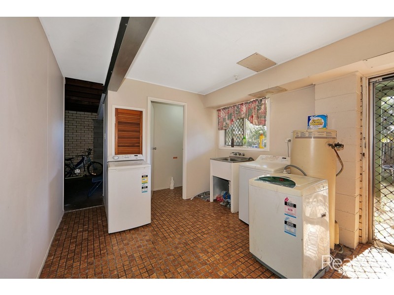 16 Palm Court, Moore Park Beach QLD 4670