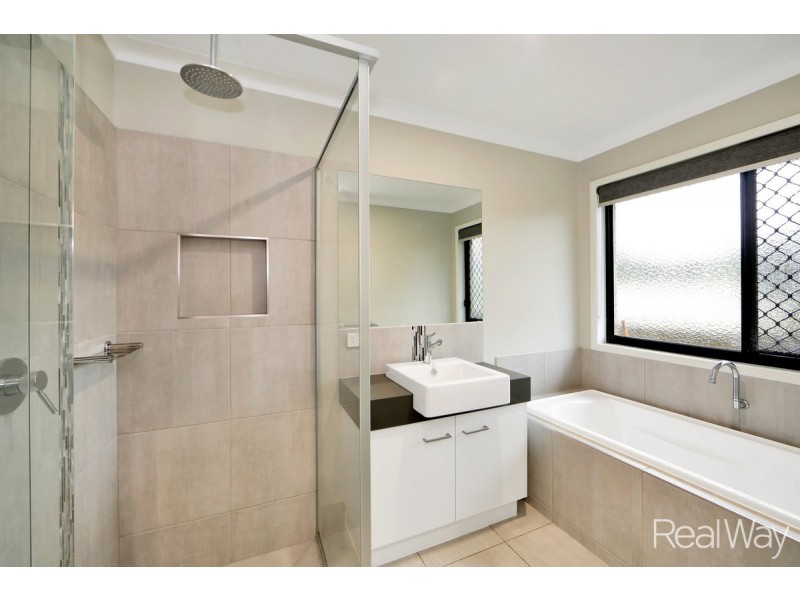 30 Doctor Street, Burnett Heads QLD 4670