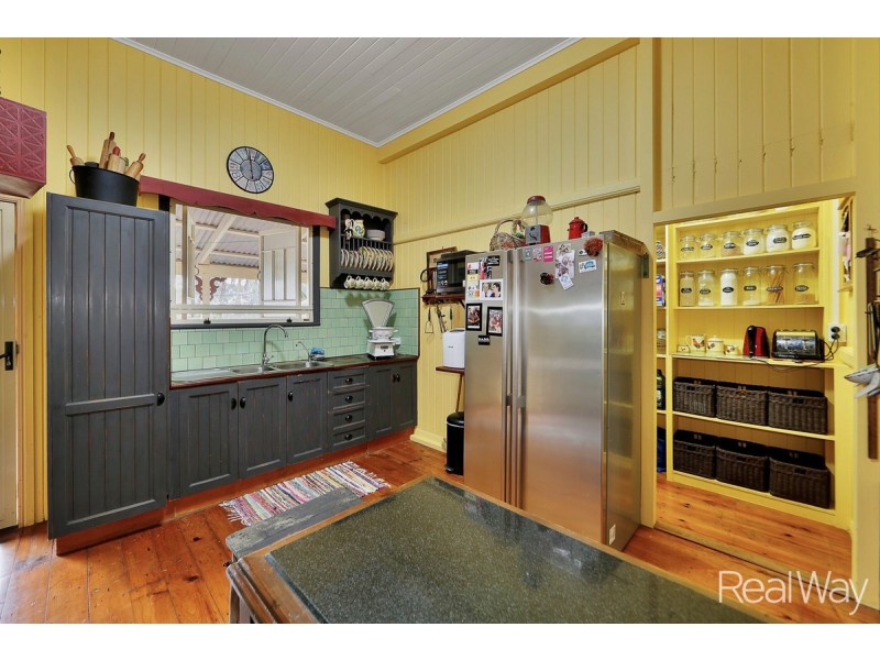 5 Woods West Road, Alloway QLD 4670