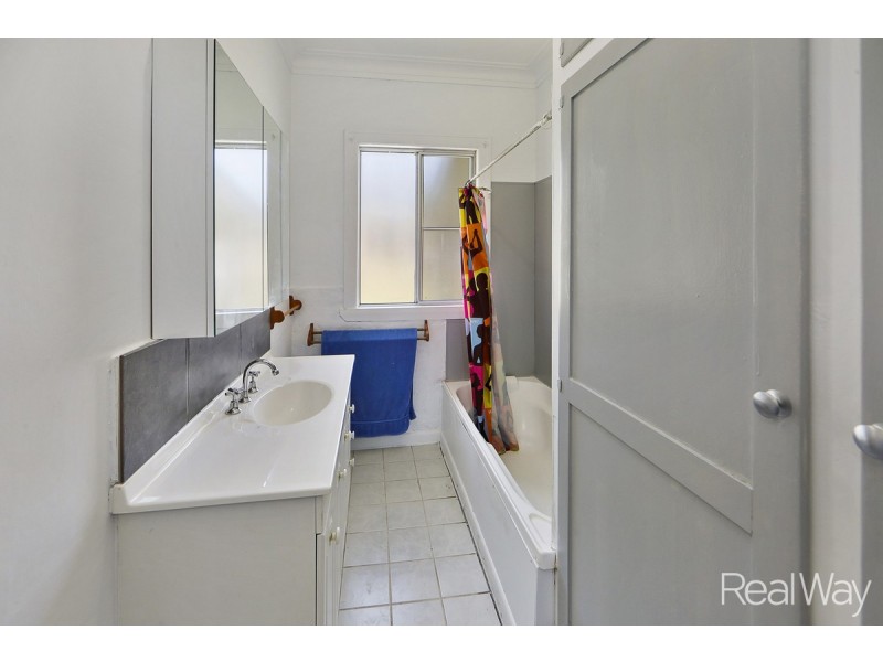 4 Wainwright Street, Svensson Heights QLD 4670