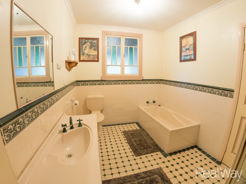 1 Douglas Road, Alloway QLD 4670