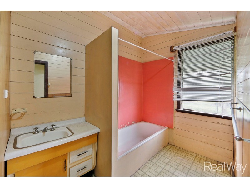 20 Low Street, Kensington QLD 4670