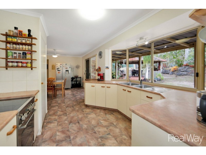 4 De Ville Court, South Bingera QLD 4670