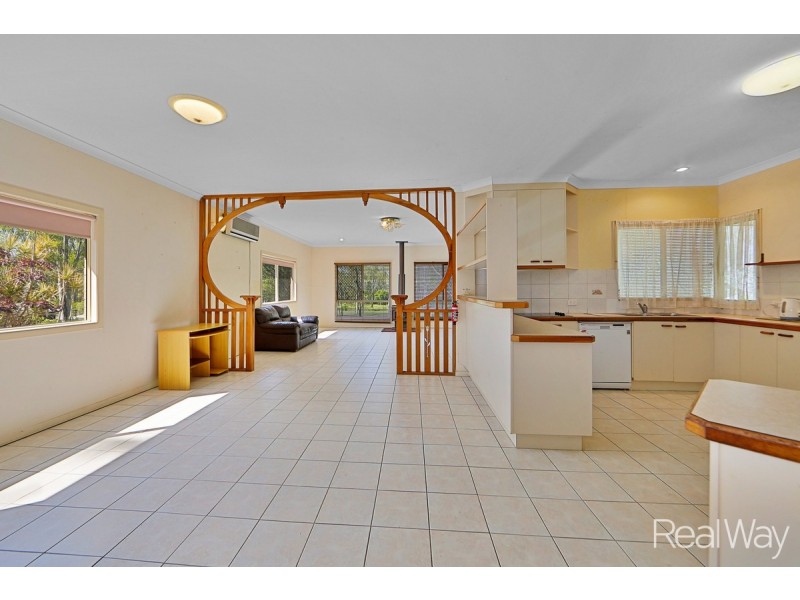 13 Narooma Drive, Branyan QLD 4670