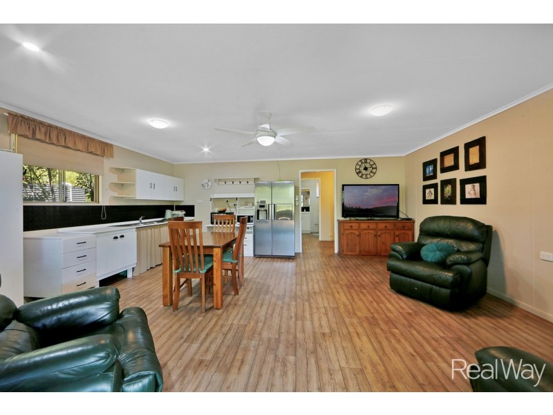 8 Rickards Road, Kolonga QLD 4671