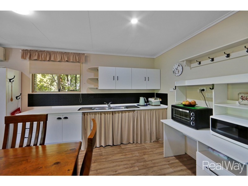 8 Rickards Road, Kolonga QLD 4671