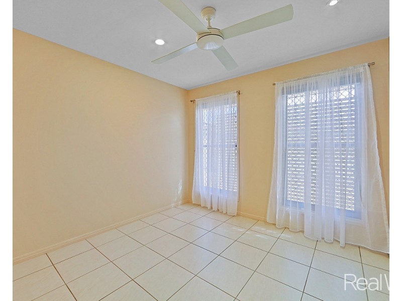 6 Gilchrist Court, Kalkie QLD 4670