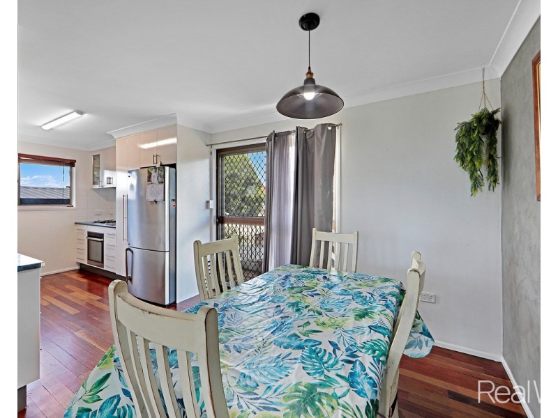 27 East West Avenue, Avoca QLD 4670