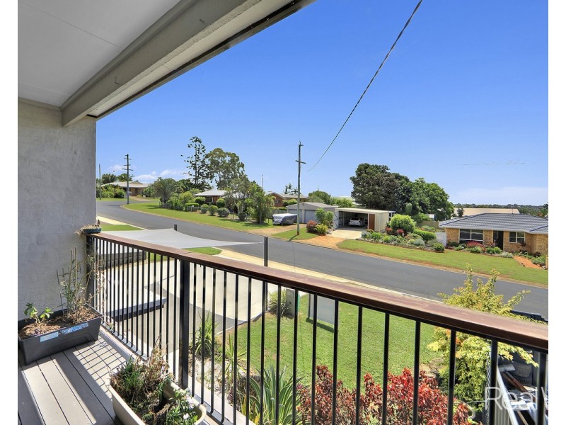 27 East West Avenue, Avoca QLD 4670