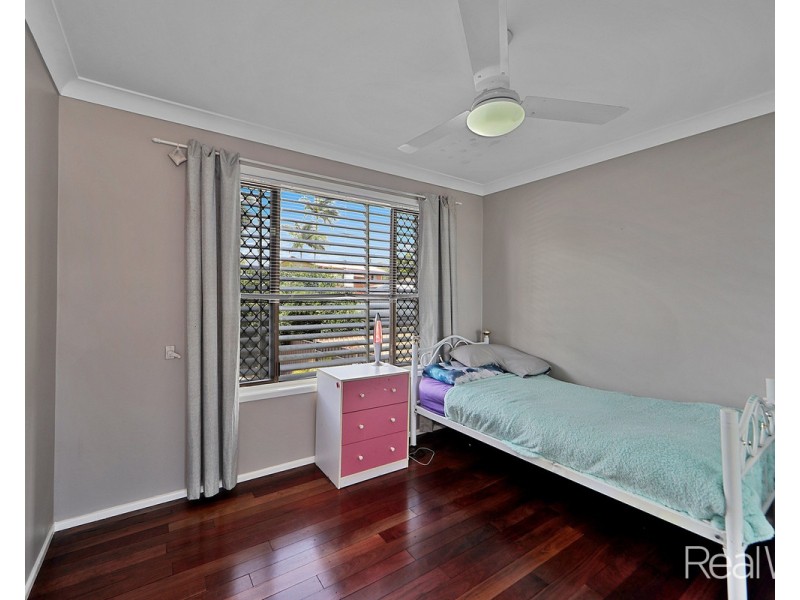 27 East West Avenue, Avoca QLD 4670