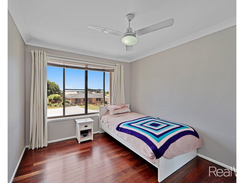 27 East West Avenue, Avoca QLD 4670