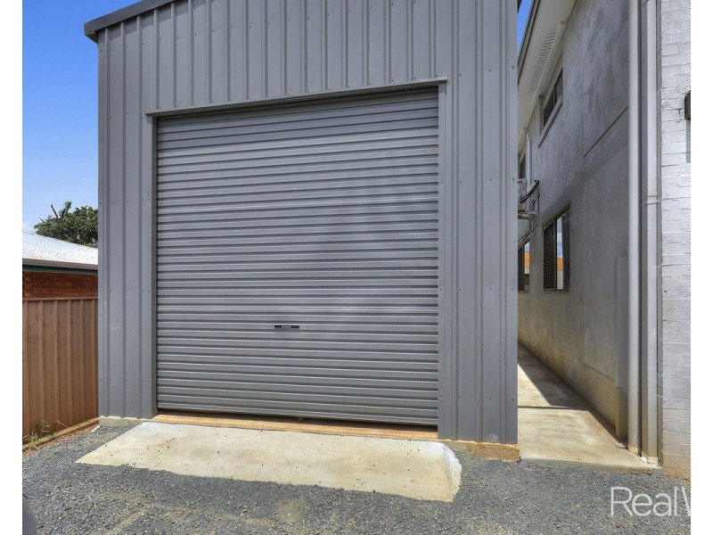 27 East West Avenue, Avoca QLD 4670