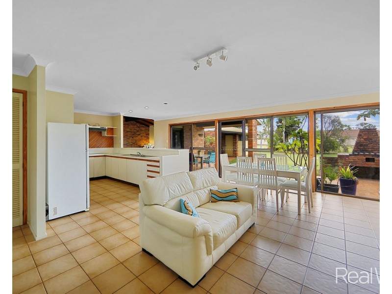 52 Heaps Street, Avenell Heights QLD 4670