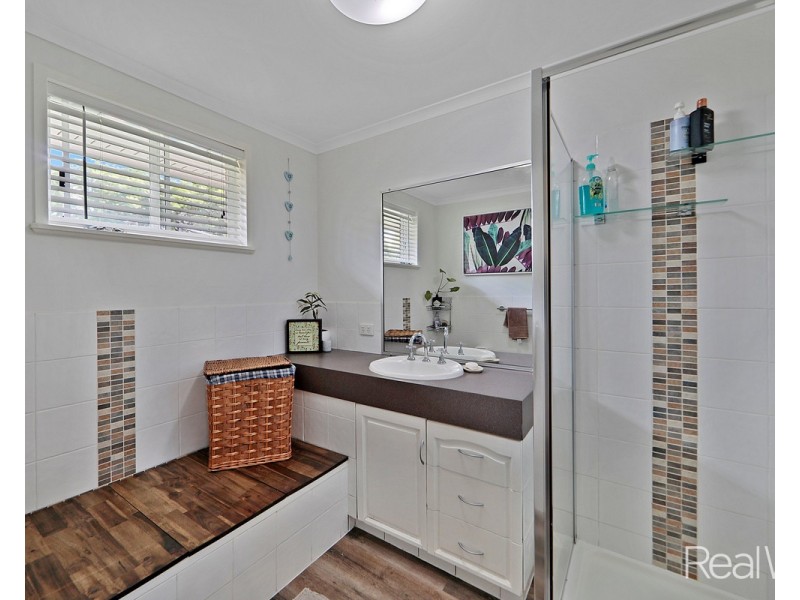 11 Tadgell Court, Avenell Heights QLD 4670
