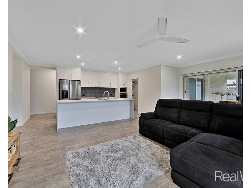 6 Honeybee Court, Avenell Heights QLD 4670