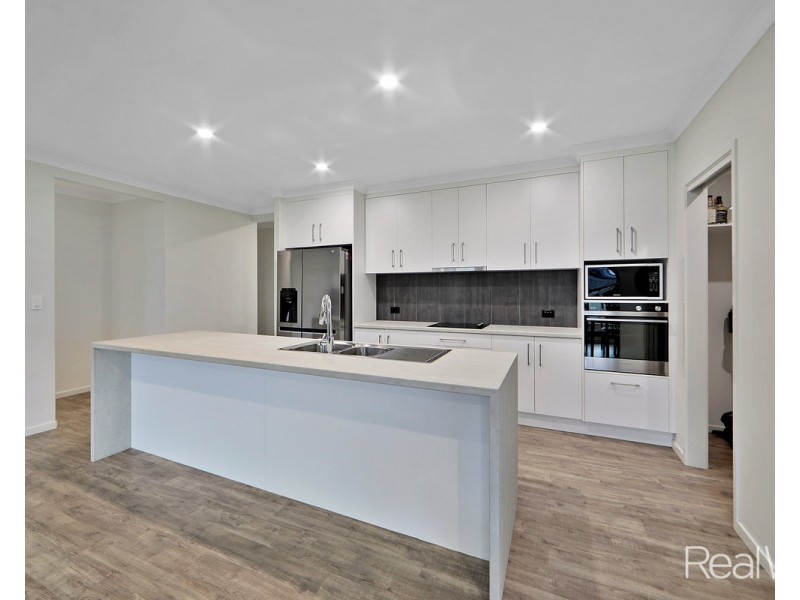 6 Honeybee Court, Avenell Heights QLD 4670