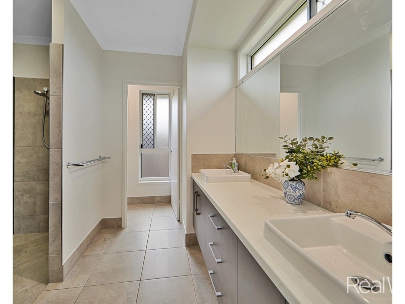 6 Honeybee Court, Avenell Heights QLD 4670