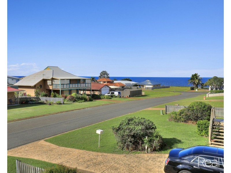 9 Emperor Drive, Elliott Heads QLD 4670