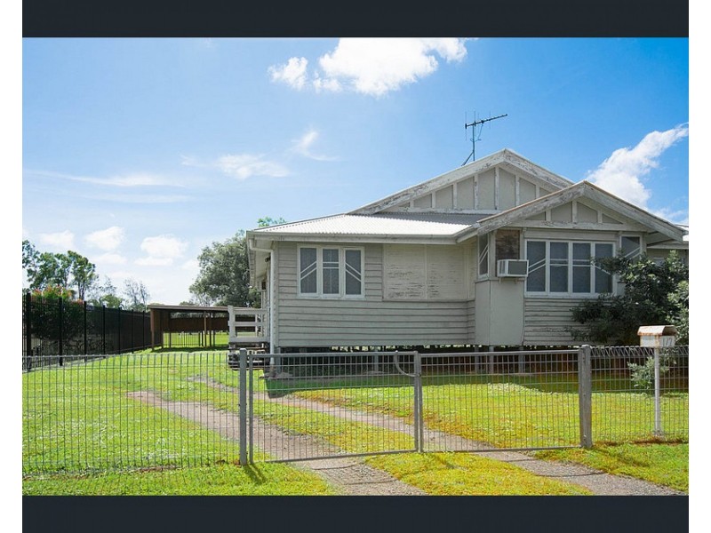 1/2 Crawford Street, Walkervale QLD 4670