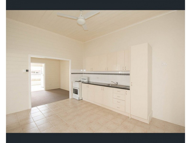 1/2 Crawford Street, Walkervale QLD 4670