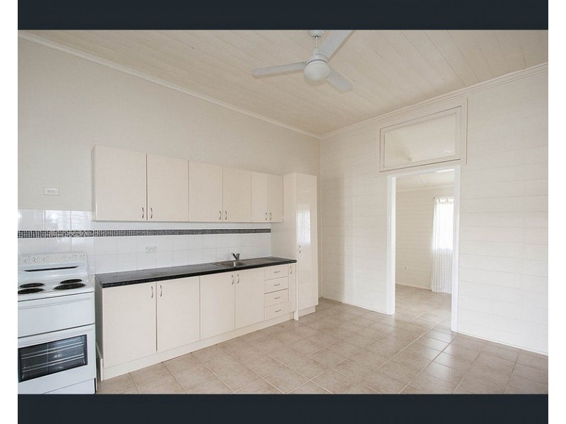 1/2 Crawford Street, Walkervale QLD 4670