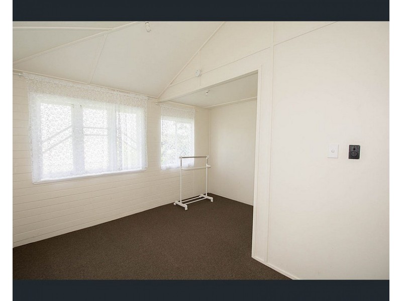 1/2 Crawford Street, Walkervale QLD 4670