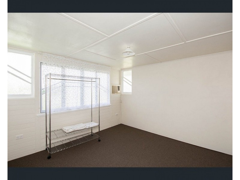 1/2 Crawford Street, Walkervale QLD 4670