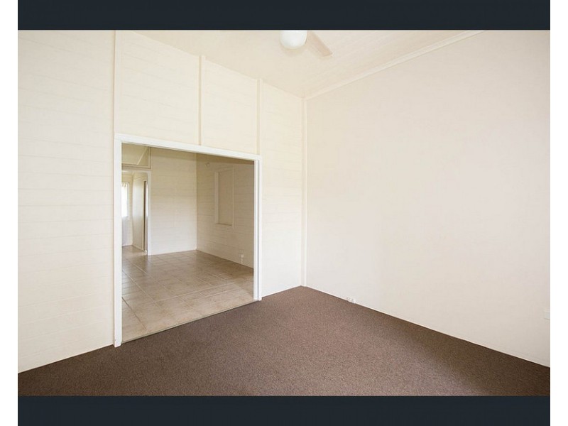 1/2 Crawford Street, Walkervale QLD 4670
