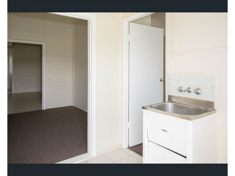 1/2 Crawford Street, Walkervale QLD 4670
