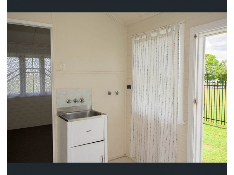 1/2 Crawford Street, Walkervale QLD 4670