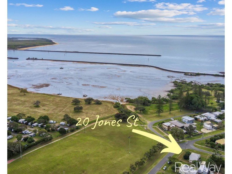 20 Jones Street, Burnett Heads QLD 4670