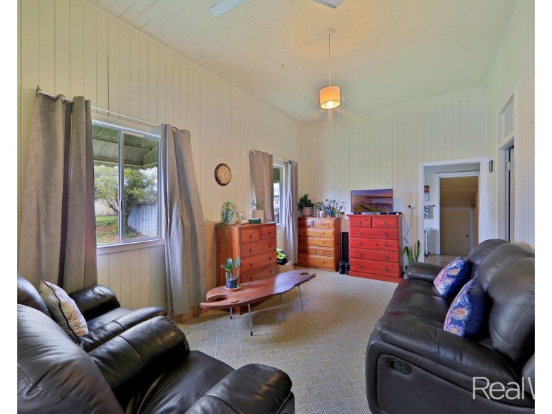 20 Jones Street, Burnett Heads QLD 4670